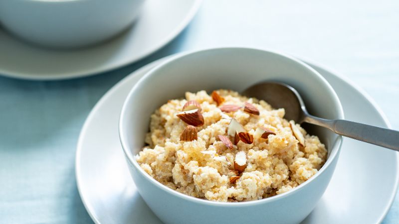 Quinoa Porridge mit Mandeln